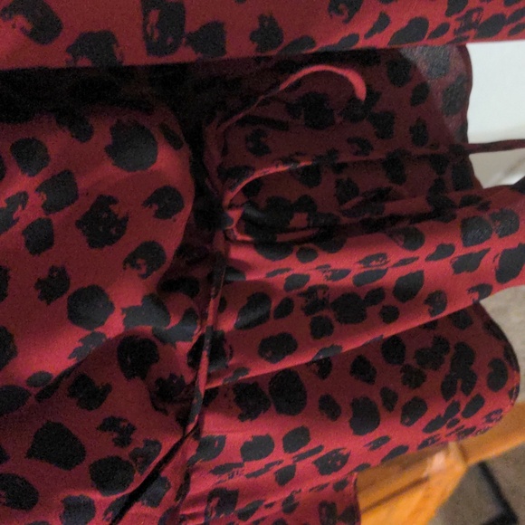 Nine Britton Women's Maroon & Black Faux Wrap V-Neck Blouse. Size L - Picture 5 of 9